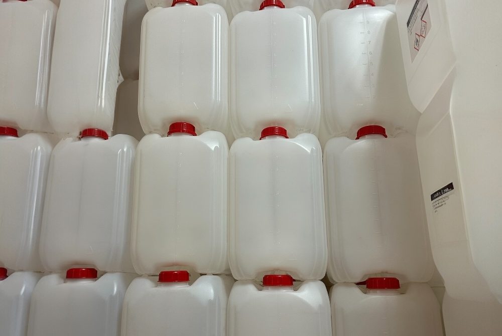 Білі бутлі для зберігання хімічних реактивів | Хімреактиви