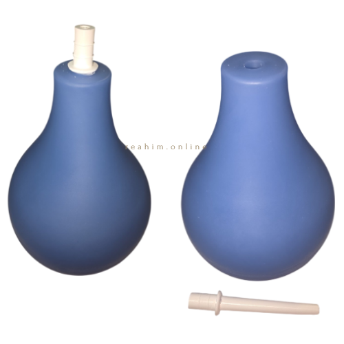 Гумова груша 760 мл з наконечником на білому фоні